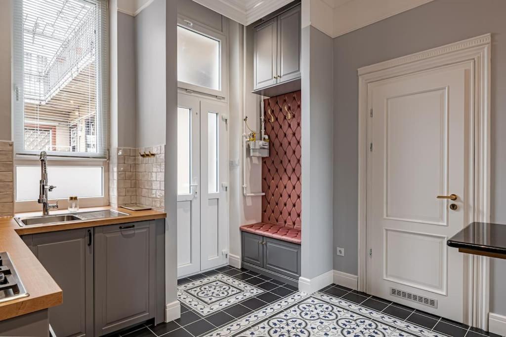 Apartment Elegant & Stylish Luxury Living