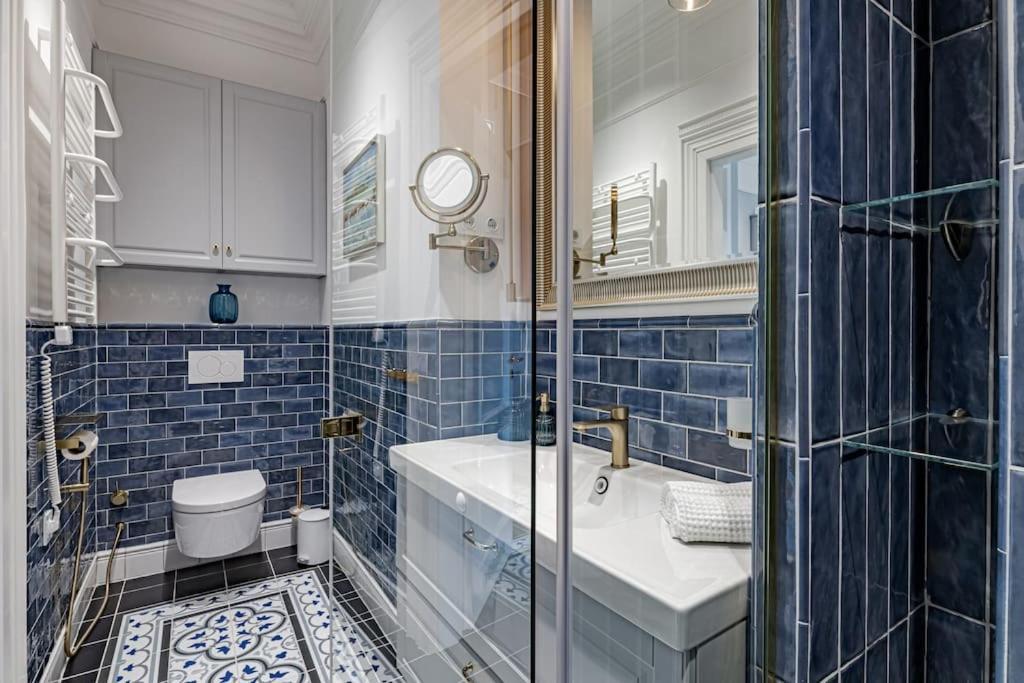 Elegant & Stylish Luxury Living Apartment *