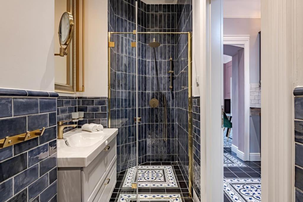 Elegant & Stylish Luxury Living Apartment Budapest