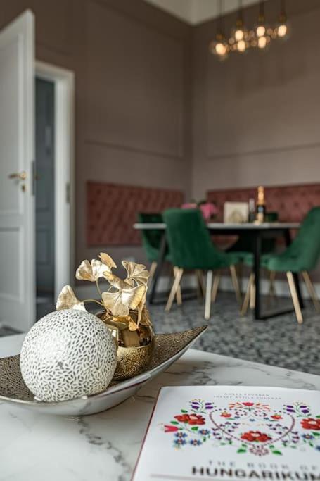 Elegant & Stylish Luxury Living * Budapest