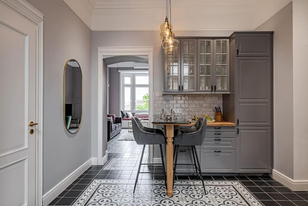 Elegant & Stylish Luxury Living *